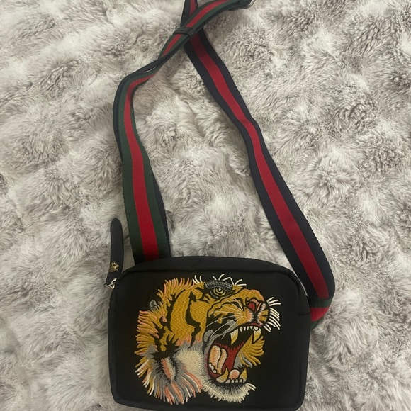 Gucci Tiger Messenger Bag Embroidered Techno Canvas Small Black - Picture 7 of 8